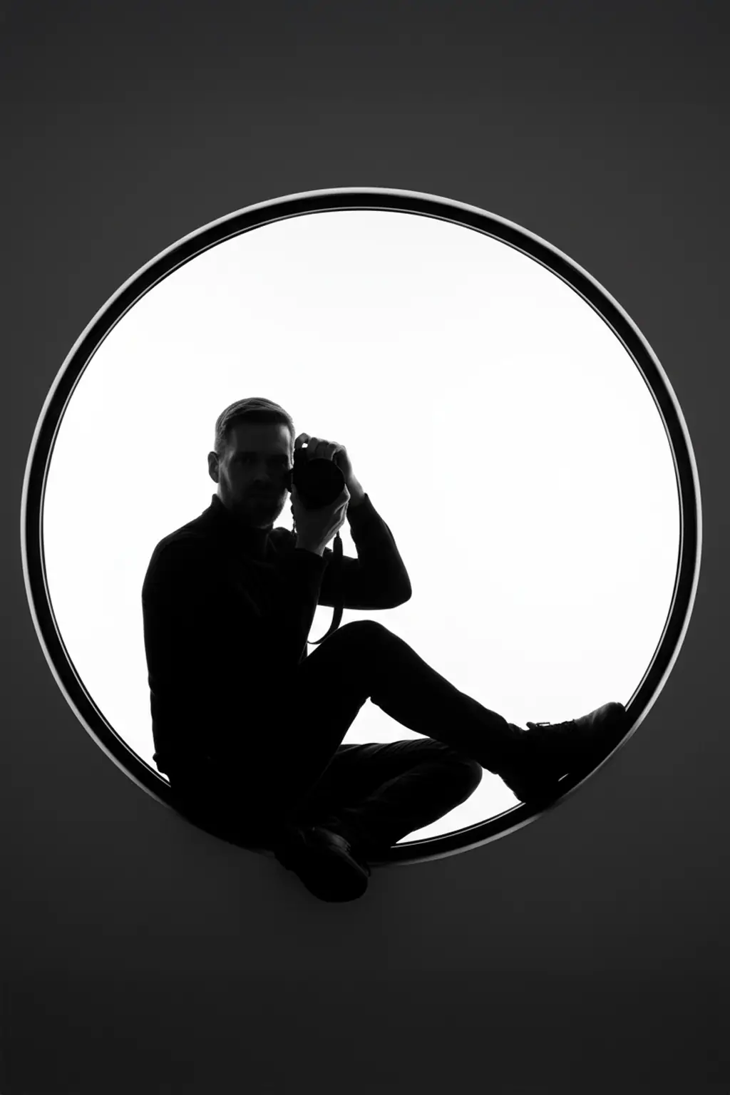 Jovan Ristić, concert photographer in Vienna, with his camera